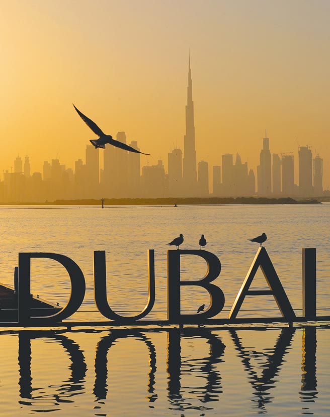 波湾国家有石油富裕做靠山，近年发展能源再生、智慧城市、资源永续等，创造长期关注与投资题材的机会。（美联社）