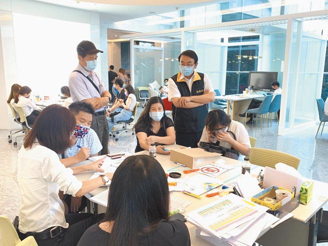新竹县、市消保官及相关单位日前联合稽查新竹县竹东镇某建案是否有不当销售，但初步认定未明确违法，且无消费者投诉。（新竹县政府提供／庄旻静新竹传真）