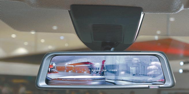 具前後雙錄像功能Xmiro電子後視鏡。（裕隆日產提供）