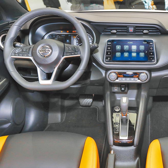 新世代D-Shape運動直覺方向盤。（裕隆日產提供）