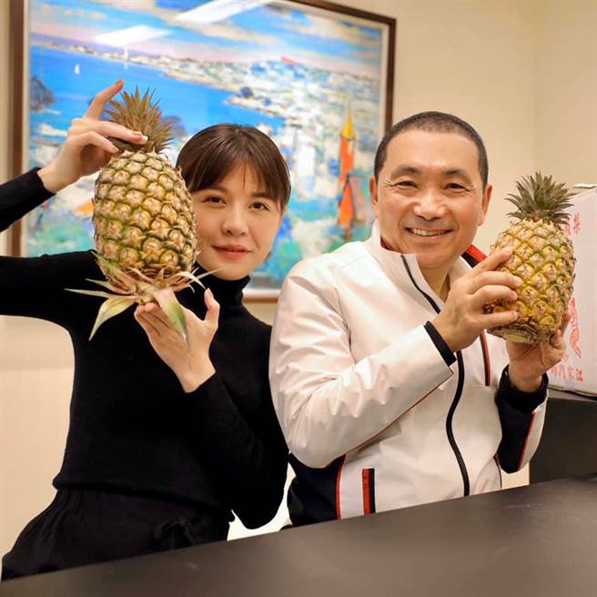 新北市政府副發言人戴湘儀(左)、新北市長侯友宜(右)。(圖/翻攝自 戴湘儀臉書)