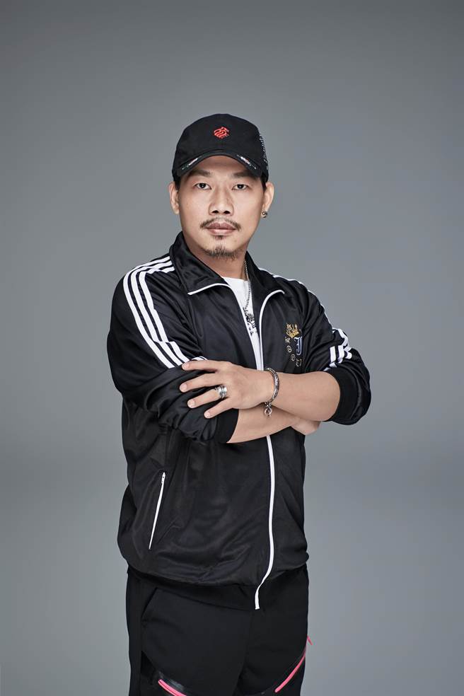 方文山曾疯狂创作，写百首歌词集结成「歌词大全」。（图：ChillNoW短影音平台提供）