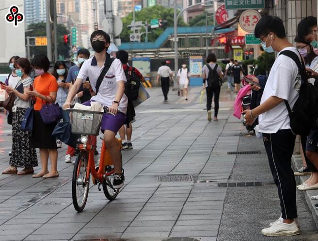 中央流行疫情指挥中心日前宣布将开始针对12岁至18岁的青少年施打疫苗。（报系资料照）