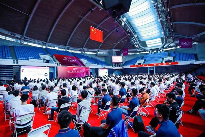 北京清华大学6日举行2021级研究生开学典礼。（图／北京清华大学）
