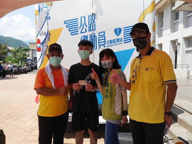 新北市金山區公所體貼金山及萬里地區居民，今（7日）再度與台北市區監理所基隆監理站攜手辦理機車在地考照。（金山區公所提供）