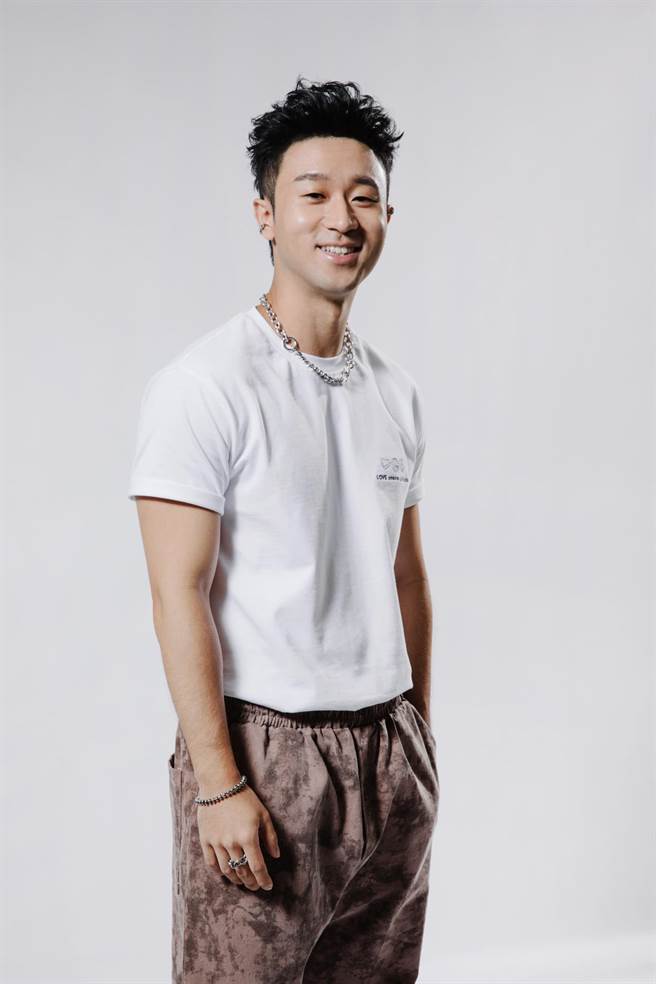 Sam Lin 今与媒体见面，分享首支单曲〈Never Too Late〉。（华纳音乐提供）