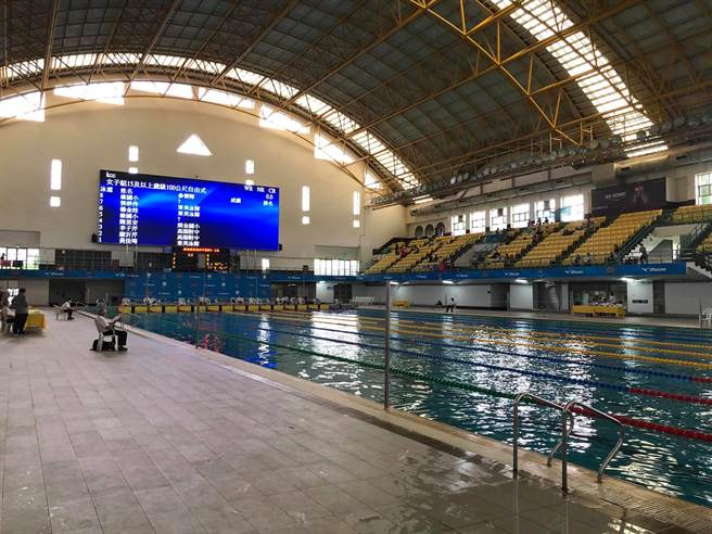 高雄市体育总会游泳委员会遭爆向运发局租借场地，竟私接公共用电长达7年，高雄市警方接获运发局报案后已介入调查。（翻摄体育总会游泳委员会脸书官网／石秀华高雄传真）