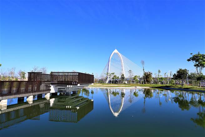 台中市中央公園去年啟用，受惠綠覆率高、密度低吸睛，加上水湳生活機能、綠地兼備成焦點。（台中市府提供／盧金足台中傳真）