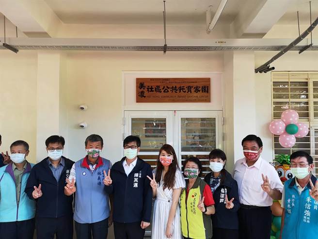 高雄市美濃區第1家社區公共托育家園7日開幕，市長陳其邁出席揭牌儀式。（林雅惠攝）