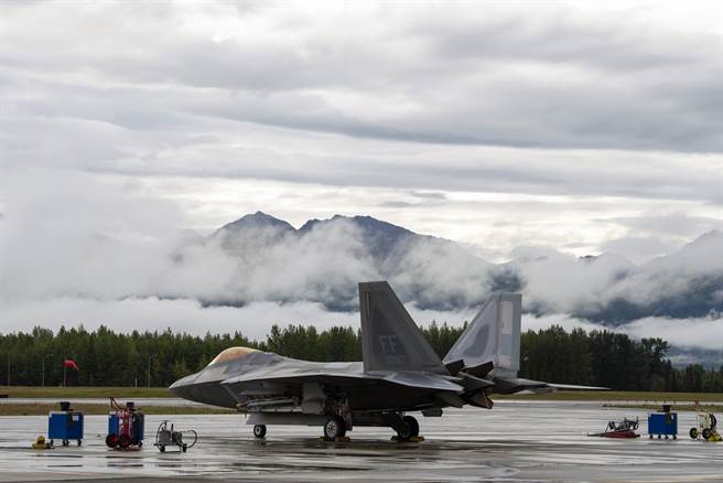 美空戰司令部司令承認，NGAD計畫正面臨保密、成本和新冠肺炎等問題。圖為F-22。（圖／美國空軍）