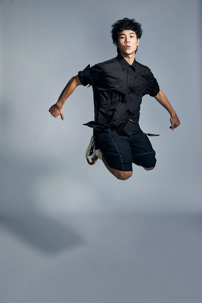 蔡明仁推出新歌〈钢铁爱情故事〉。(一切好音乐工作室提供) 