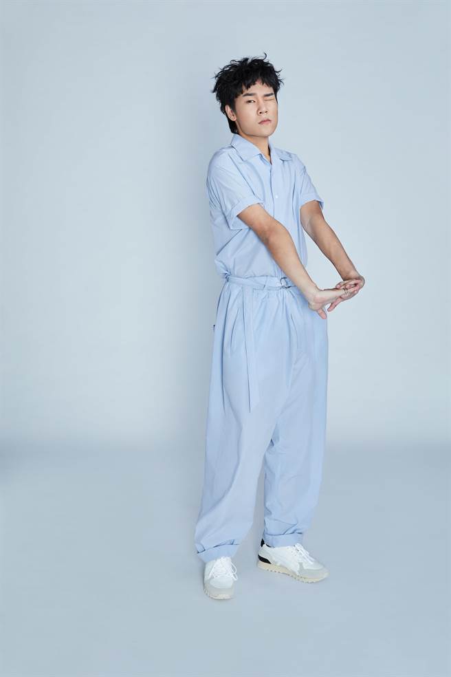 蔡明仁推出新歌〈钢铁爱情故事〉。(一切好音乐工作室提供) 