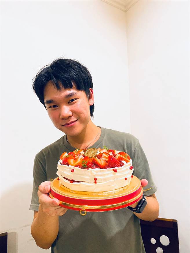 蔡明仁今28岁生日。(一切好音乐工作室提供)