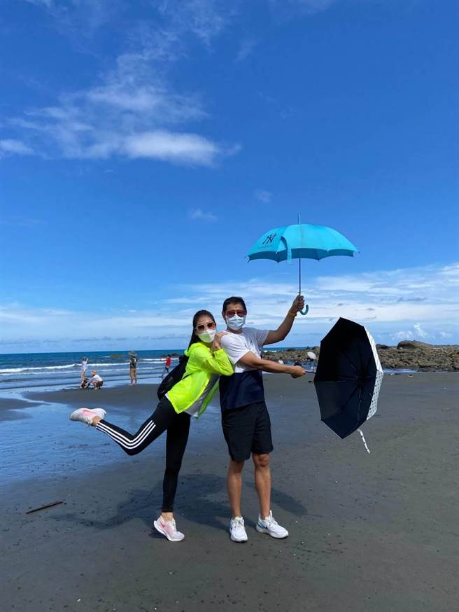 梁佑南老公为公益破例露脸。（民视提供）