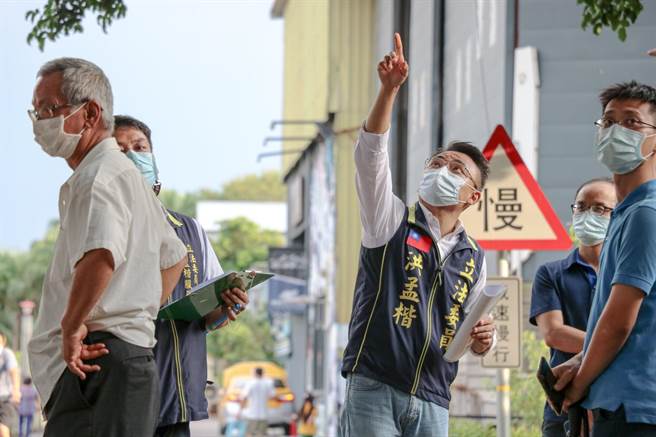 立委洪孟楷6日举行会勘改善八里左岸周围环境（洪孟楷服务处提供／戴上容新北传真）