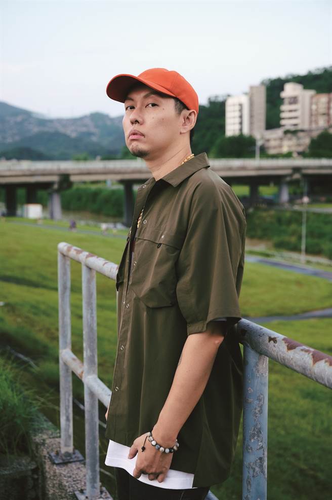 蛋堡，本名杜振熙，获第32 届金曲奖最佳华语男歌手奖和最佳华语专辑奖，曾推出〈台北嘻哈故事〉。（摄影／陈冠凯）