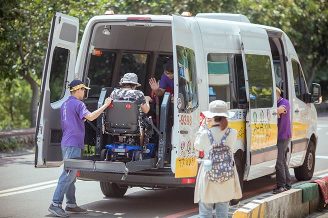「多扶假期」提供客制化的旅游服务，让行动不便人士也能享受出游乐趣。（图／多扶事业）