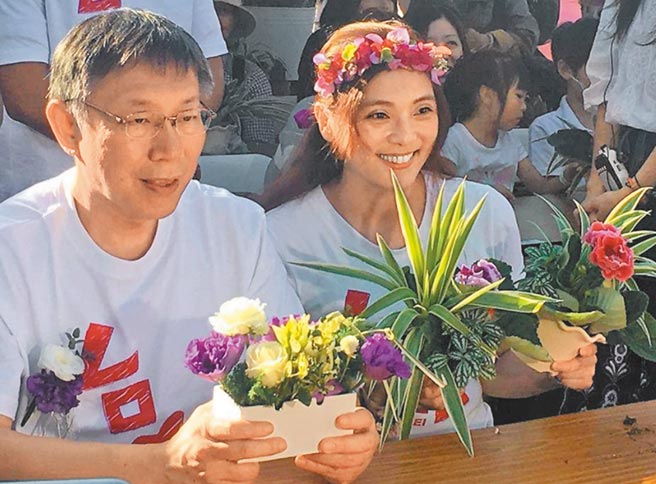 柯文哲与民进党闹翻，柯文哲在战略上只有寻求与蓝营合作的机会，所以与马系的罗智强等人保持友好关系，也将韩家军的干部拉进台北市政府团队，柯文哲持续炮打中央，就对上了蓝营支持者的胃口，这也是民眾党支持度攀高，国民党支持度一直低迷的原因之一。（本报资料照片）