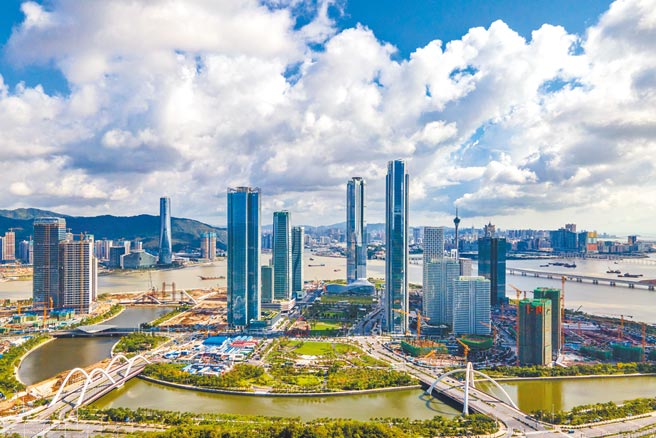 大陆国务院5日发布《横琴粤澳深度合作区建设总体方案》，横琴奏响粤澳合作新序曲。图为横琴金融岛。（中新社）