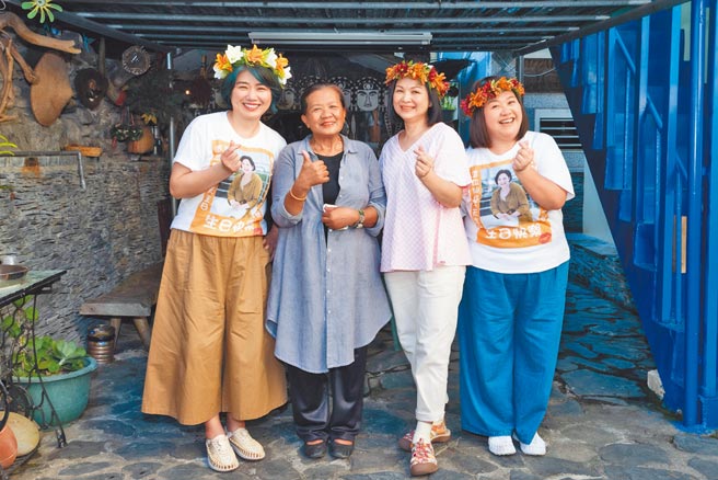 严艺文（左起）、陈头目、杨贵媚及锺欣凌昨合影留念。（桂田文化艺术基金会提供）