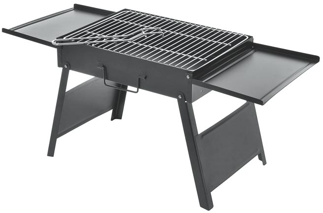 牛顿便携式烤肉炉，附有提把与折迭功能，一秒摊开就能随时开烤，原价999元，特价799元。（特力屋提供）