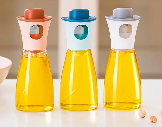 OMORY按压式雾化喷油瓶，299元。（台隆手创馆提供）