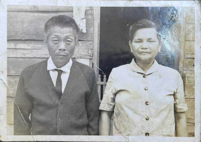 黄家祖父黄焕宗在不识汉字的情况下，与林务局以造林为由签订租约，却就此成为官员眼中的「肥羊」。（图／读者提供）