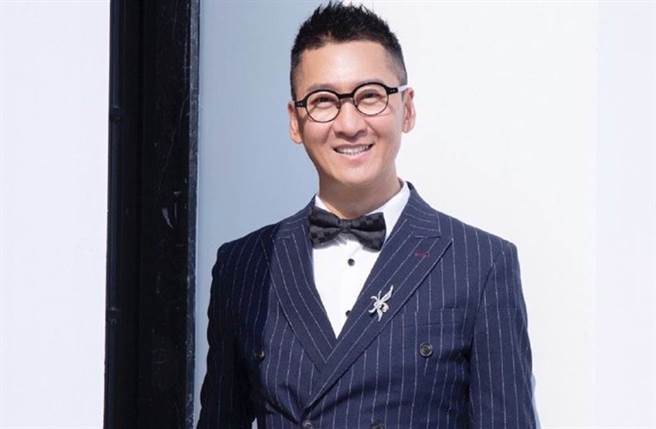 周杰演出《還珠格格》「爾康」一角走紅。（圖／周杰小學生微博）