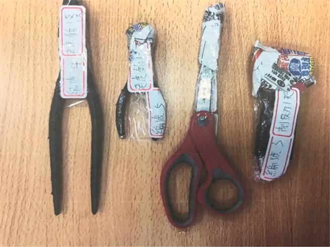 警方起获王嫌的行窃工具。（读者提供／张毓翎台南传真）