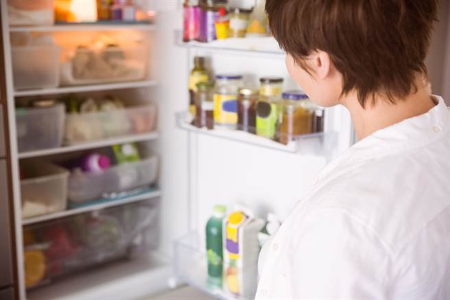 孩子抗疫需要防禦能量，這三類食物吃了反效果，家長在選擇食物時，最好盡量避開。(示意圖/Shutterstock)