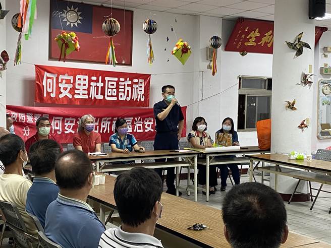 台中市警察局第六分局何安派出所与何安里举办社区治安座谈会，结合社区人力资源，共同遏止犯罪、防制危害发生。（民眾提供／卢金足台中传真）