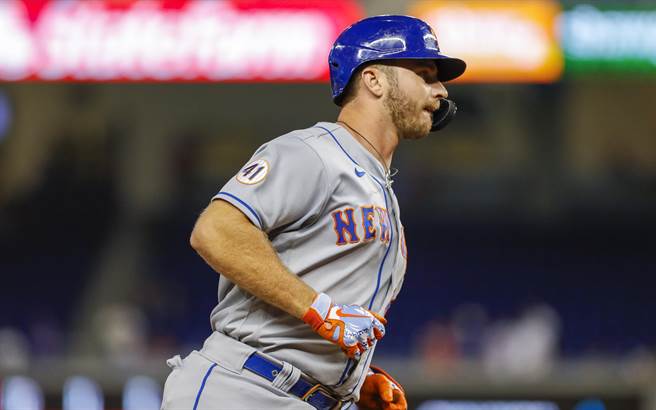 「北极熊」敲出生涯100轰(路透社)