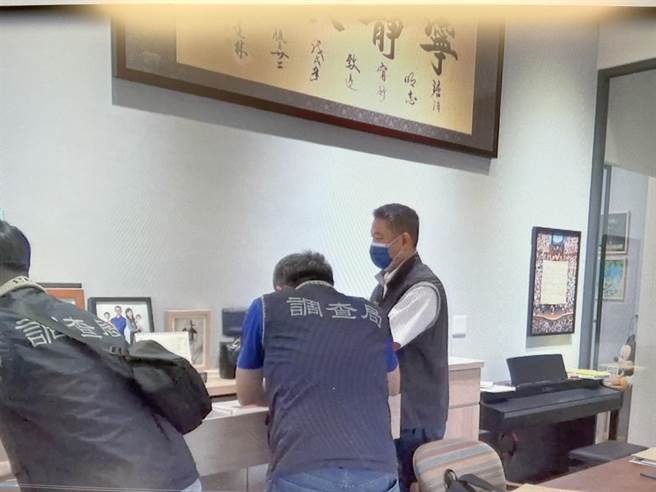 嘉义检调搜索多处农机耕协会。（嘉义地检署提供）