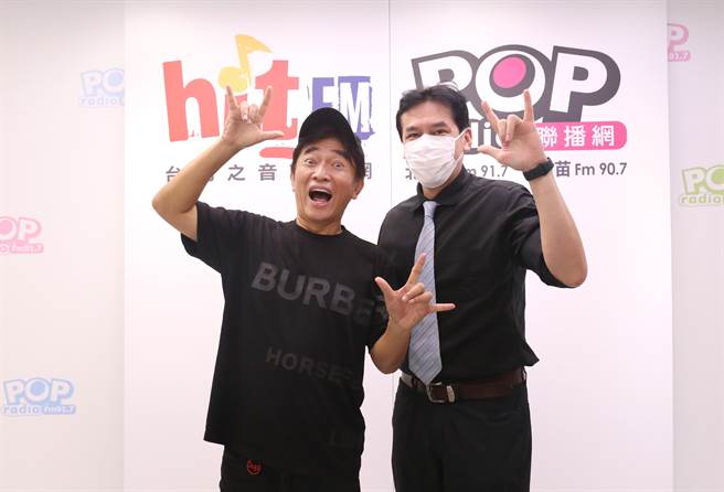 吴宗宪今上黄暐瀚主持的电台节目《POP撞新闻》。POP Radio提供