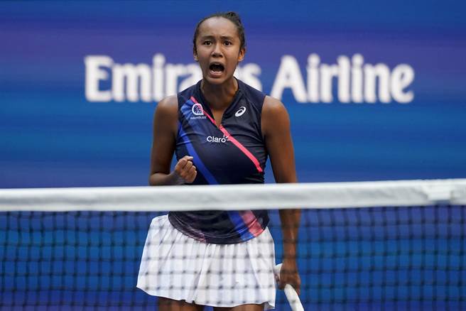 19歲小將費南德茲勇闖美網女單4強。(美聯社)