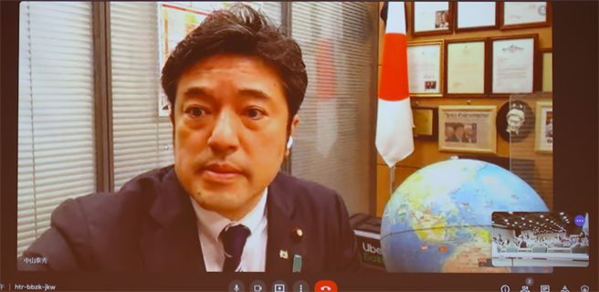 国策研究院8日举办「台日2＋2对话与台日中三角关系」座谈会。日本自民党参议员佐藤正久、日本防卫副大臣中山泰秀以视讯发表谈话。（林至柔摄）