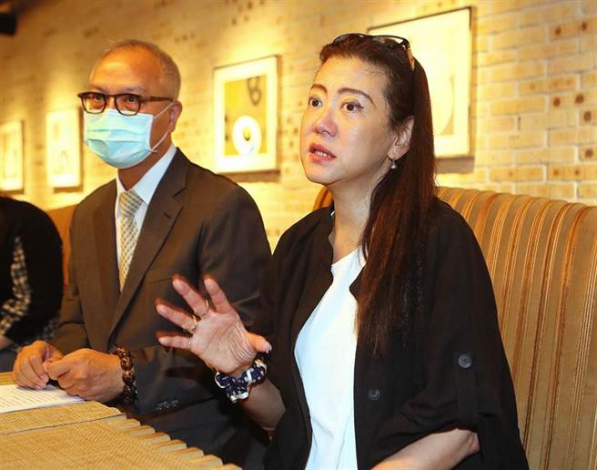 台开8日举行记者会，新任董事长兼总经理邱于芸，未来希望进一步将创意经济的概念导入台开，面对疫情，台开与各行业有很多挑展，既有的基础下，面对挑战。（陈怡诚摄）
