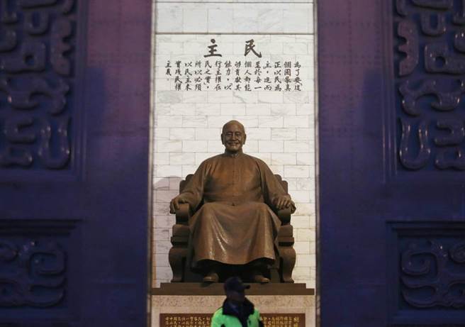 促轉會建議中正紀念堂大廳銅像應予移除。（資料照）