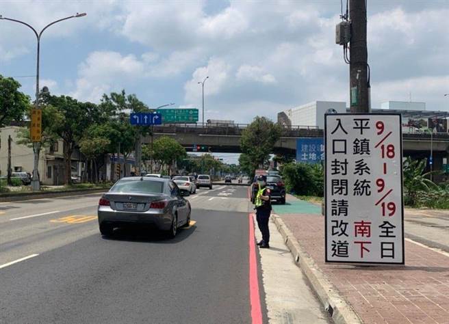 中秋连续假期国道匝道管制用路人多注意。(警方提供／吕筱蝉桃园传真)