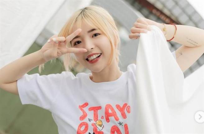 YouTuber「一只阿圆」常在频道分享化妆及性感衣服穿搭。（图／nanaciaociao IG）