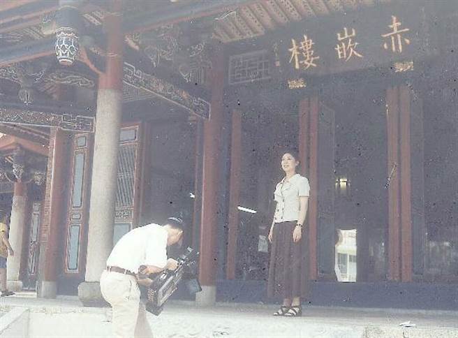 大陆福建电视台曾到台南市拍摄《闽南雄风》，描述郑成功开发台湾的史实，遍访鹿耳门、赤崁楼等主要史蹟。（翁顺利摄）