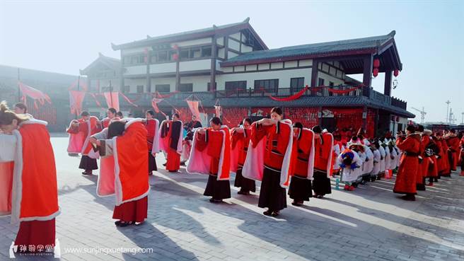 孫敬學堂 朝闕禮(圖/工商時報提供)