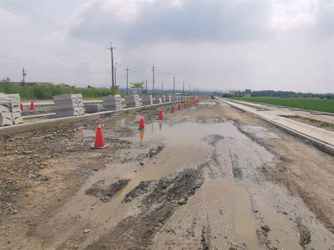 「六甲西側外環南段道路工程」總長2.48公里。目前已進行第2期施工。（劉秀芬攝）