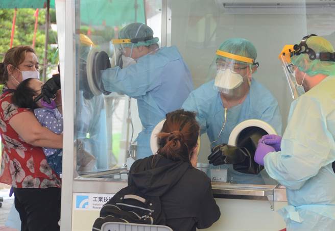 嚴防Delta入境澎湖，澎湖縣10日起重啟機場、港口入境快篩。（陳可文攝）