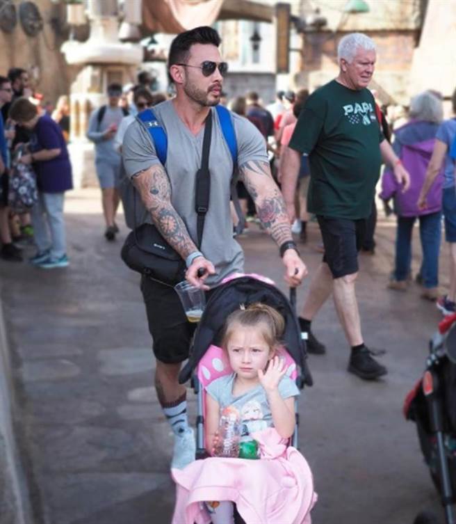 （图／翻摄自dilfs_of_disneyland IG）