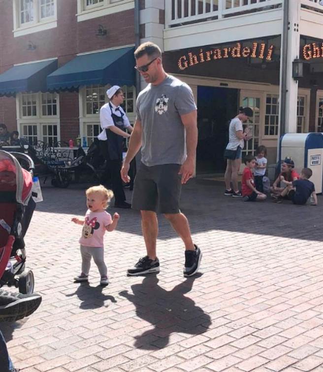 （图／翻摄自dilfs_of_disneyland IG）