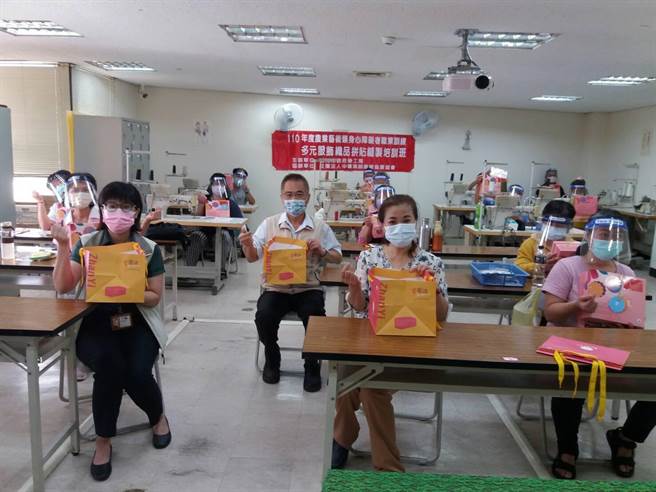 台南市政府勞工局委託中華職訓教育發展協會辦理身心障職訓班，8日舉行開訓典禮。（台南市勞工局提供／張毓翎台南傳真）