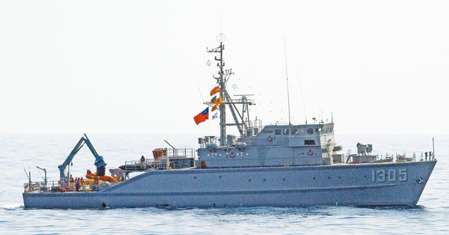 海軍永順艦艦長洪姓中校深夜召女士官進艦長室獨處3小時，遭檢舉「大搞男女關係」。艦隊指揮部昨將洪員暫時調職，靜候調查，並強調不論階級高低，絕不包庇。（本報資料照片）