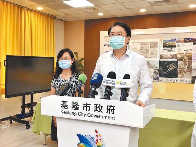 基隆市長林右昌表示，萬一新北有Delta社區感染狀況，基隆將隨時檢討，提升相關防疫措施。（陳彩玲攝）