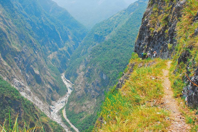 疫情趋缓，太管处将于10日起开放山屋与部分登山路线，图为热门的锥麓古道也降载开放。（太管处提供／王志伟花莲传真）